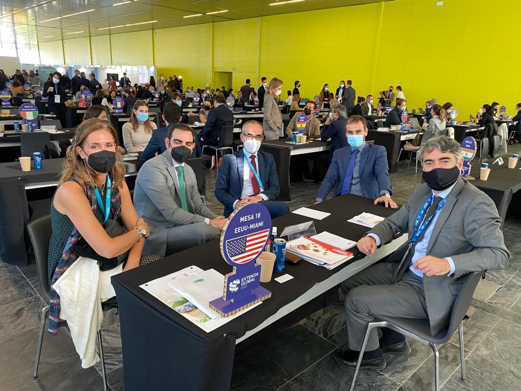 el puerto de málaga promociona sus servicios de importación y exportación en extendámosles global